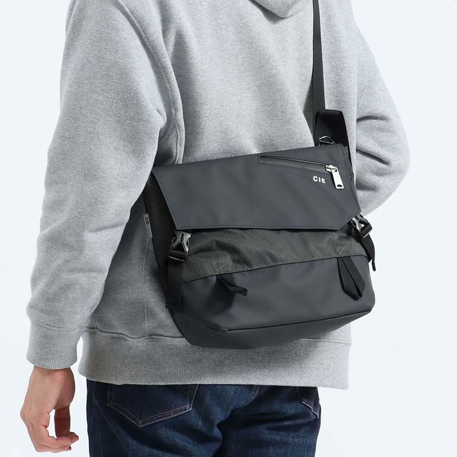 CIE CIE VARIOUS SHOULDER NAVY (320g)